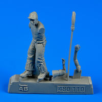 U.S. Army aircraft mechanic WWII - Pacific theatre Figurines - Image 1